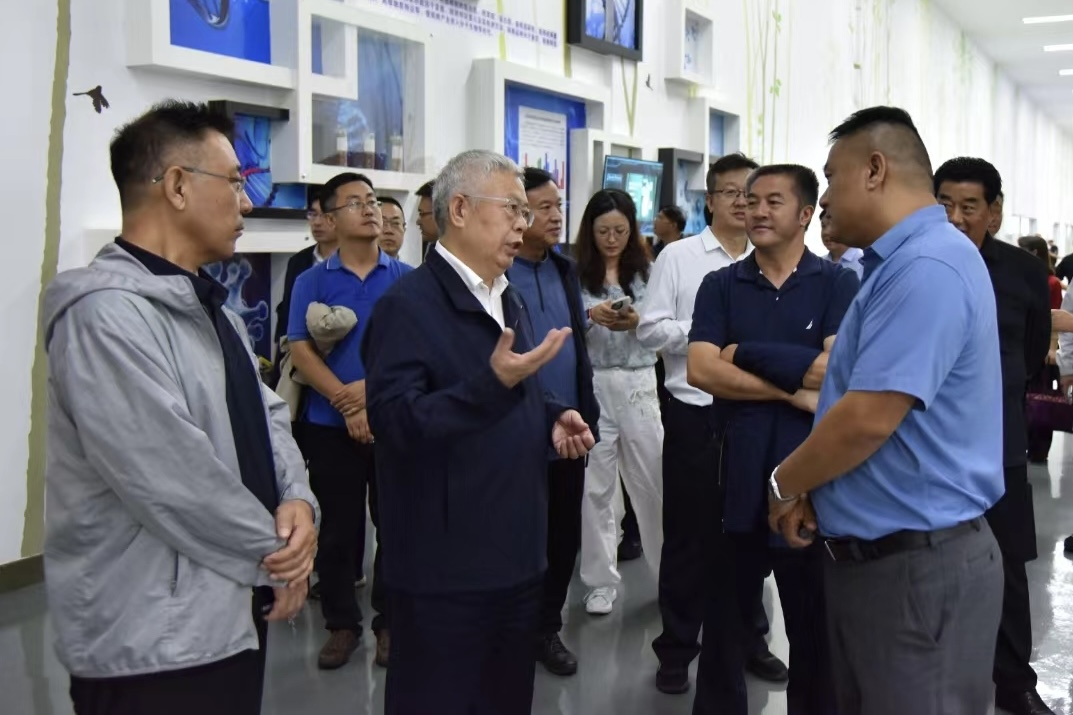 中国乡村发展志愿服务促进会组织有关专家、企业在云南开展核桃产业调研观摩活动