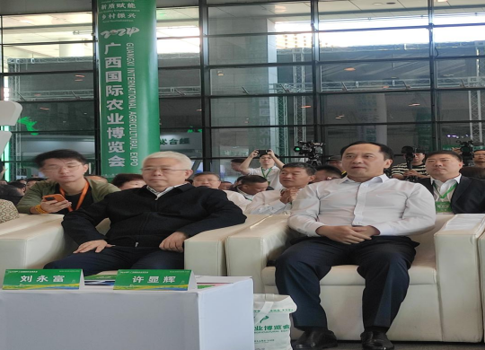 中国乡村发展志愿服务促进会会长刘永富 在广西壮族自治区开展消费帮扶调研