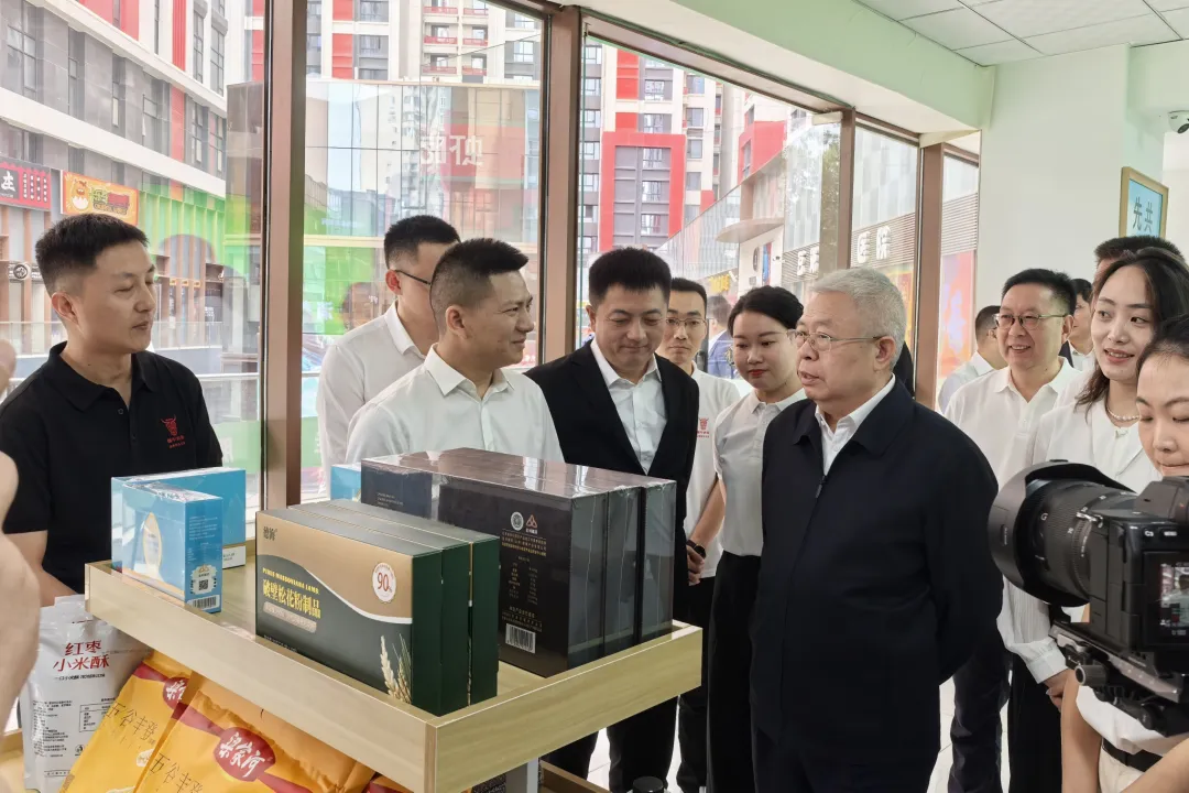 刘永富在陕西开展特色优势产业和消费帮扶调研